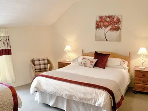 A 400 year old cottage with original features. - Image 3