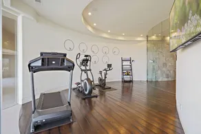 La Jolla villa with 5 bedrooms, private pool, hot tub, and ocean views. - Image 2