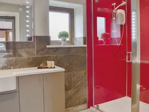 3 bedroom accommodation in Doddington, near Lincoln - Image 2