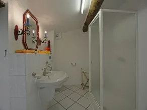 Amazing villa with garden - Image 3