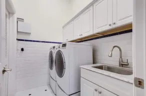 Luxury 1B/1B Apartment by Hudson – 10 mins to NYC - Image 2