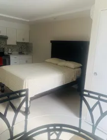 Island Breeze Luxury Studio Apartment w/Pool - Image 5