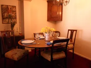 Charming cozy cottage fully updated within walking distance of shops and market - Image 4
