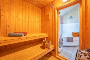12 Personen Familienferienhaus mit Sauna, Whirlpool, zwei Duschen und Toiletten, Kaminofen und Kanu in 1. Reihe zum See mit wundervollem Seeblick in Otterndorf - Image 3