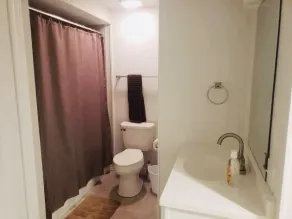 Beautiful Guest House! Peaceful home Near Lake Springfield! - Image 3