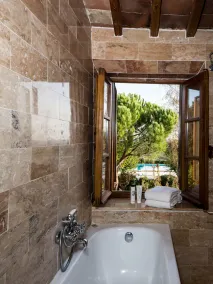 Fullly equiped luxury Tuscan villa gardens with views - Image 3
