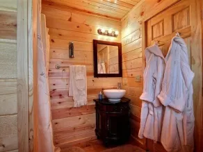 Located at the foothills of the Hocking Hills - Image 2