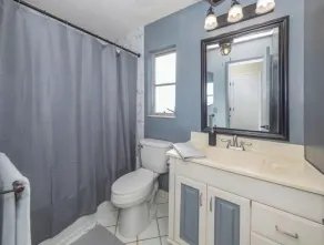 Cozy home with heated pool - 8 min from the beach. - Image 4