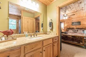 THREE BEARS CABIN, PRIVATE MOUNTAIN GETAWAY - Image 5