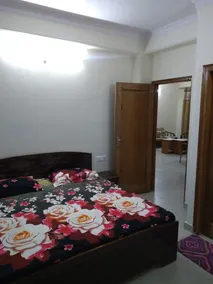 Apartamento totalmente amueblado (tres habitaciones con baño y cocina adjuntos) - Image 5