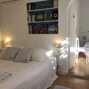Piccola casa, aria condizionata e giardino ombreggiato, in una zona tranquilla vicino alla spiaggia - Image 5