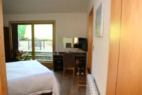 Beautiful contemporary accommodation - Sleeps 2 adults - Image 4