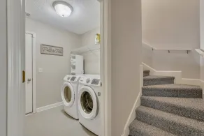 Relaxing & spacious 4BR home, fire pit & private fenced in backyard - Image 3