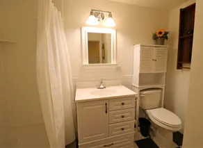 12 Morris 4 2 Bedroom Condo By Redawning - Image 3