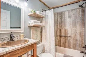 Getaway Chalet Pickwick! HOT TUB!! FirePit 5 mins Pickwick Landing! - Image 4