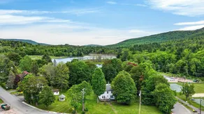 The Klondike by Avantstay Sleeps 20 Historic Catskills Lodge Firepit Near Lake + Skiing - Image 3