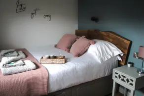 Cwm Heulog -  Cabin with Hot Tub Sleeping 4, Pet Friendly - Image 4