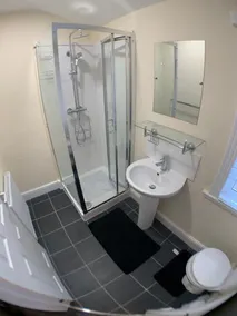 Whitworth Lodge. Sleeps 6 in 3 rooms netflix WIFI - Image 2