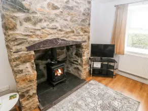 3 GREEN TERRACE, family friendly, with open fire in Newborough - Image 3