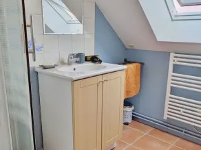Modern renoviertes Ferienhaus mit großem Garten und WLAN, ideal für Familien oder Profis - Image 5