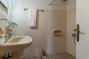 Appartamento \"Stenies' Nook Family Home\" con vista mare, giardino in comune e Wi-Fi - Image 3