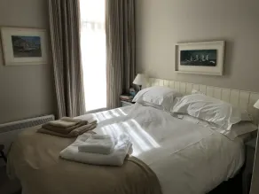 Første sal balkon lejlighed med fantastisk havudsigt. - Image 4