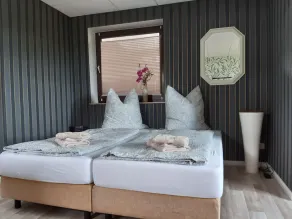 Genießen Sie Ihren Aufenthalt mit bis zu 2 Personen in unserer ca. 36 qm großen Wohnung. PKW-Stellplatz, Terrasse im Hof für einen entspannten Grillabend ! - Image 2