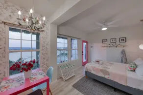 Tiny House - Image 4