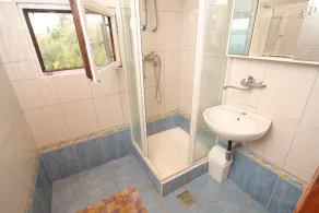 Apartamento de cuatro habitaciones en la playa Zdrelac, Pasman (A-8405-b) - Image 2