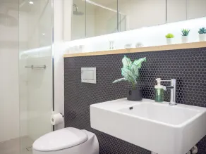 Classy & Spacious 2 Bedroom, 2 Bathroom (En Suite) - Image 3