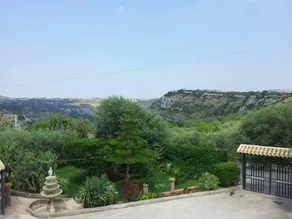 Villa surrounded by greenery with private pool - Image 3