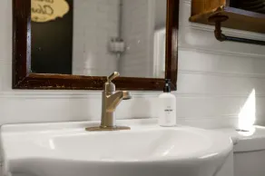 Vues sur la montagne, bain à remous et chalet acceptant les animaux - Image 4