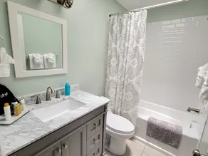 Relaxing Getaway, Walk to Beach & Restaurants, Pet Friendly, Close to Town  - Image 3