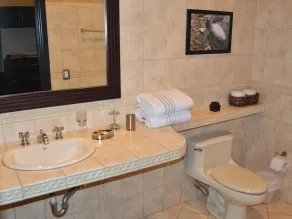 4 Br/4 Bath Spectacular Luxury Home In a Gated Community, Across From Beach. - Image 4