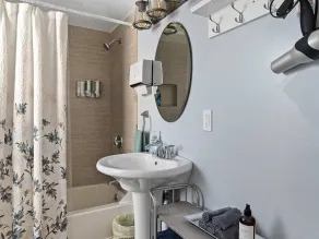 Charming 3 Bedroom Beach Cottage near Newport RI! - Image 5