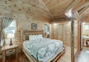 Enchantment – Romantic Cabin for Two with Indoor Spa, Jacuzzi & Fire Pit - Image 4