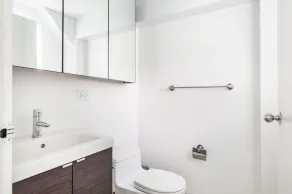 Gorgeous Chelsea 2BR w/ Gym, close to Penn Sation & MSG, by Blueground - Image 4