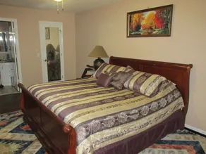 Cayce Charm Minutes to Downtown Columbia - Image 3