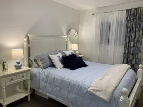 Spectacular Large Luxury Cottage on Private Waterfront - Image 4