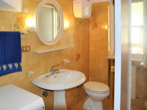Cosy apartment for 7 guests with WIFI, A/C, TV, balcony and pets allowed - Image 2