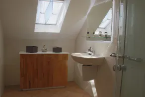 Appartamento con balcone esposto a sud in una casa bifamiliare - Image 4