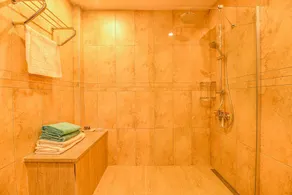 Beautifully-located Large 2 bed, sea view garden apartment with shared lge pools - Image 2