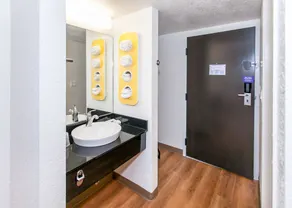 Motel 6-Los Angeles, CA - Los Angeles - LAX - Image 3