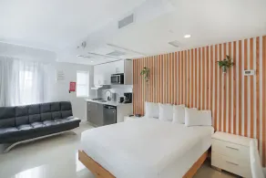 NEW LISTING! Belleza Miami Beach Premium 1BR Sleeps 5 - Image 3