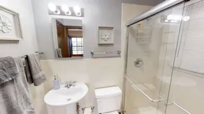 Efficient Unit - 15 minutes to Indianapolis Airport - Image 2