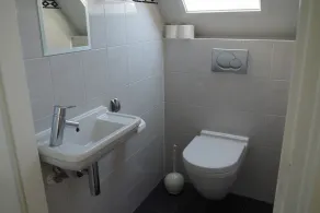 Detached house with fully fenced garden and lots of privacy - Image 5