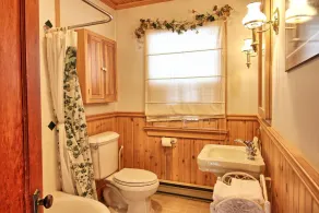 Charming, 4 Bed, 2 Bath! Muskoka Room! Beaumaris! Incredible Views! - Image 2