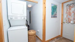 Golden Retreat: Pet Friendly on Keuka Lake! - Image 2