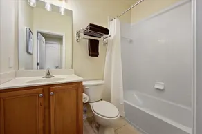 Spacious Townhouse in the GlenRiddle Community - Image 4