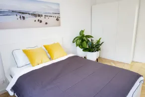El apartamento ha sido recientemente renovado, cómodo y moderno. - Image 5